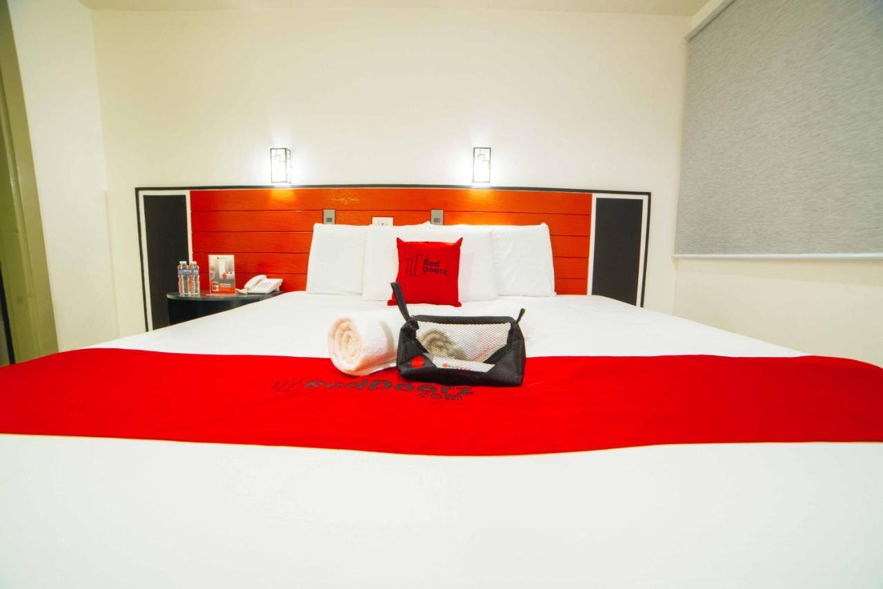 Reddoorz Plus Near San Pedro Cathedral Davao City Dış mekan fotoğraf