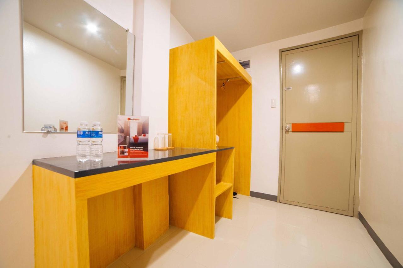 Reddoorz Plus Near San Pedro Cathedral Davao City Dış mekan fotoğraf
