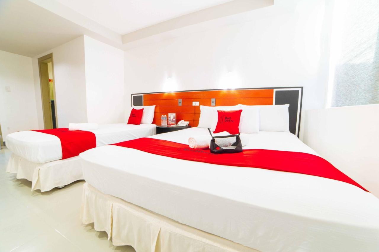 Reddoorz Plus Near San Pedro Cathedral Davao City Dış mekan fotoğraf