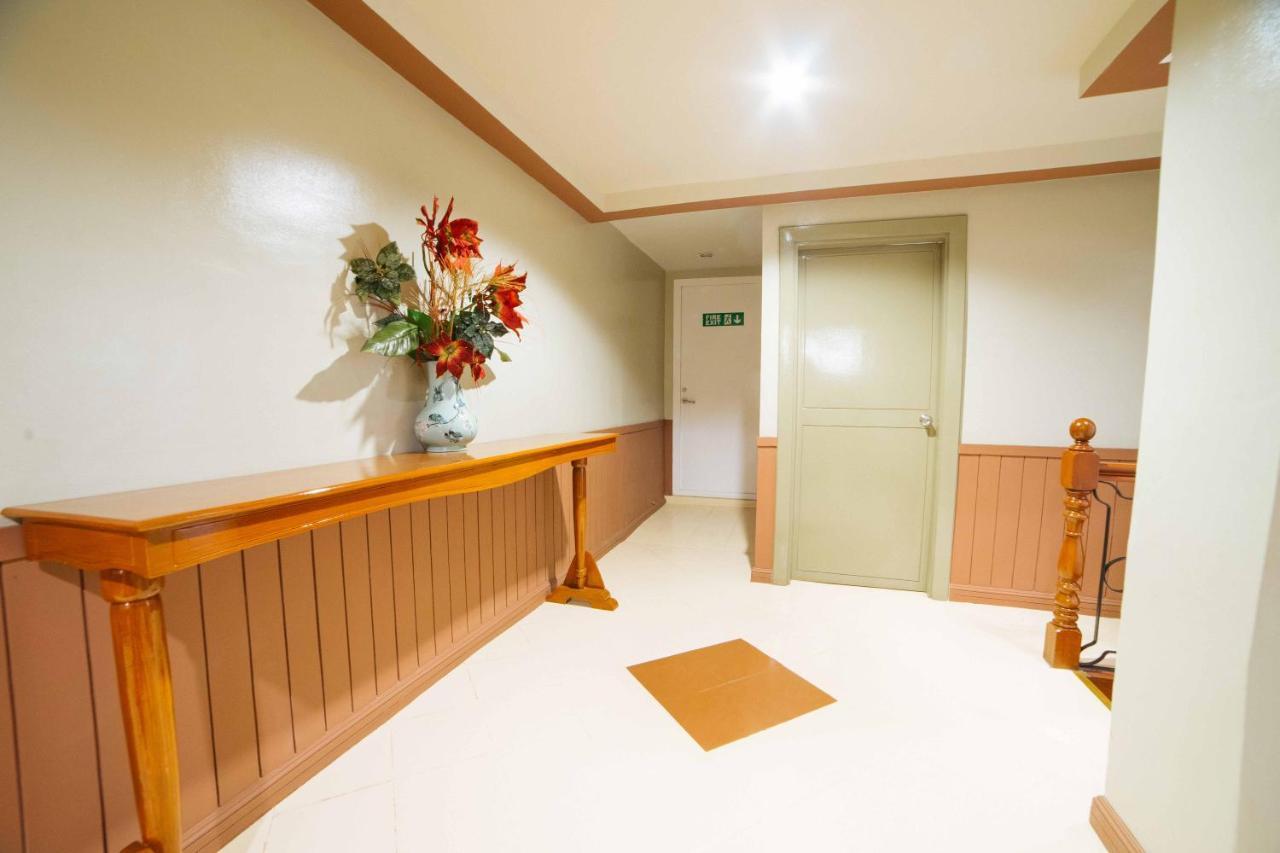 Reddoorz Plus Near San Pedro Cathedral Davao City Dış mekan fotoğraf